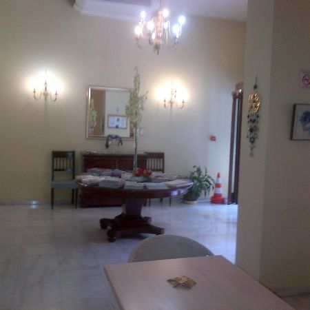 Efplias Hotel Apartments Pireo Esterno foto