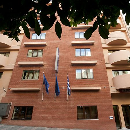 Efplias Hotel Apartments Pireo Esterno foto