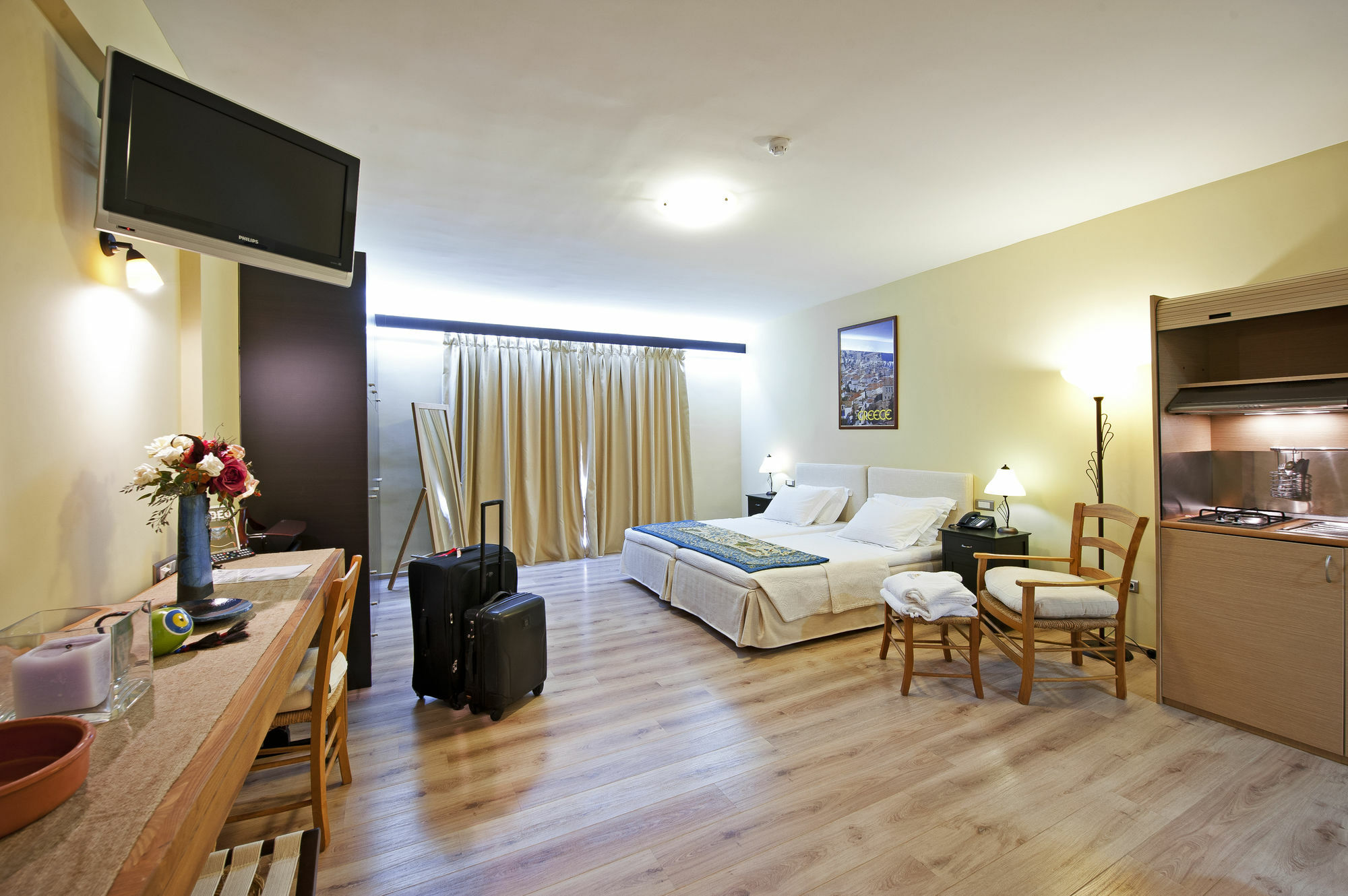 Efplias Hotel Apartments Pireo Esterno foto
