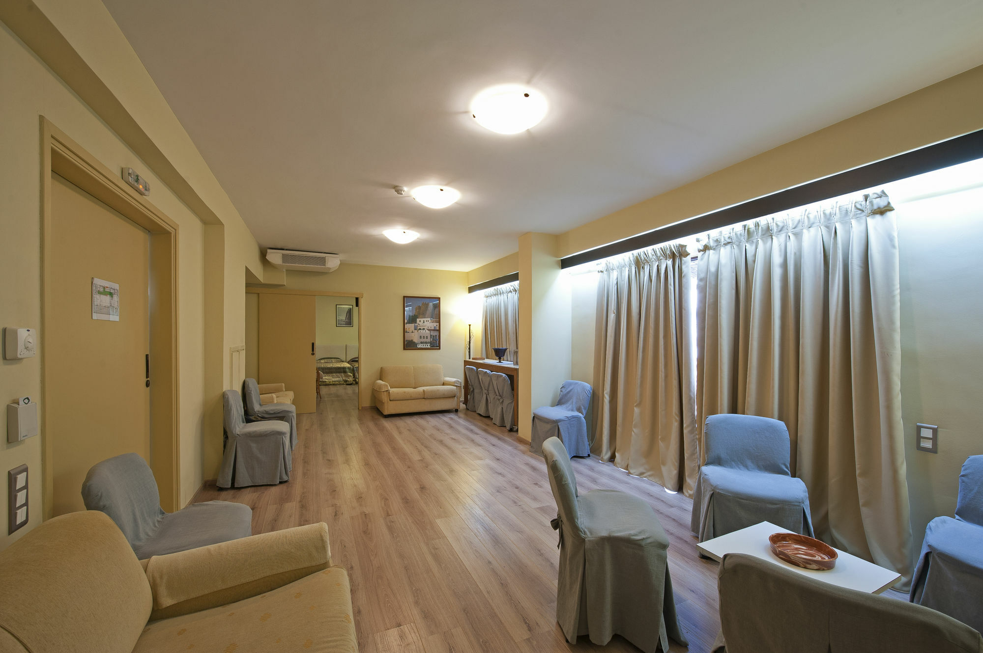 Efplias Hotel Apartments Pireo Esterno foto