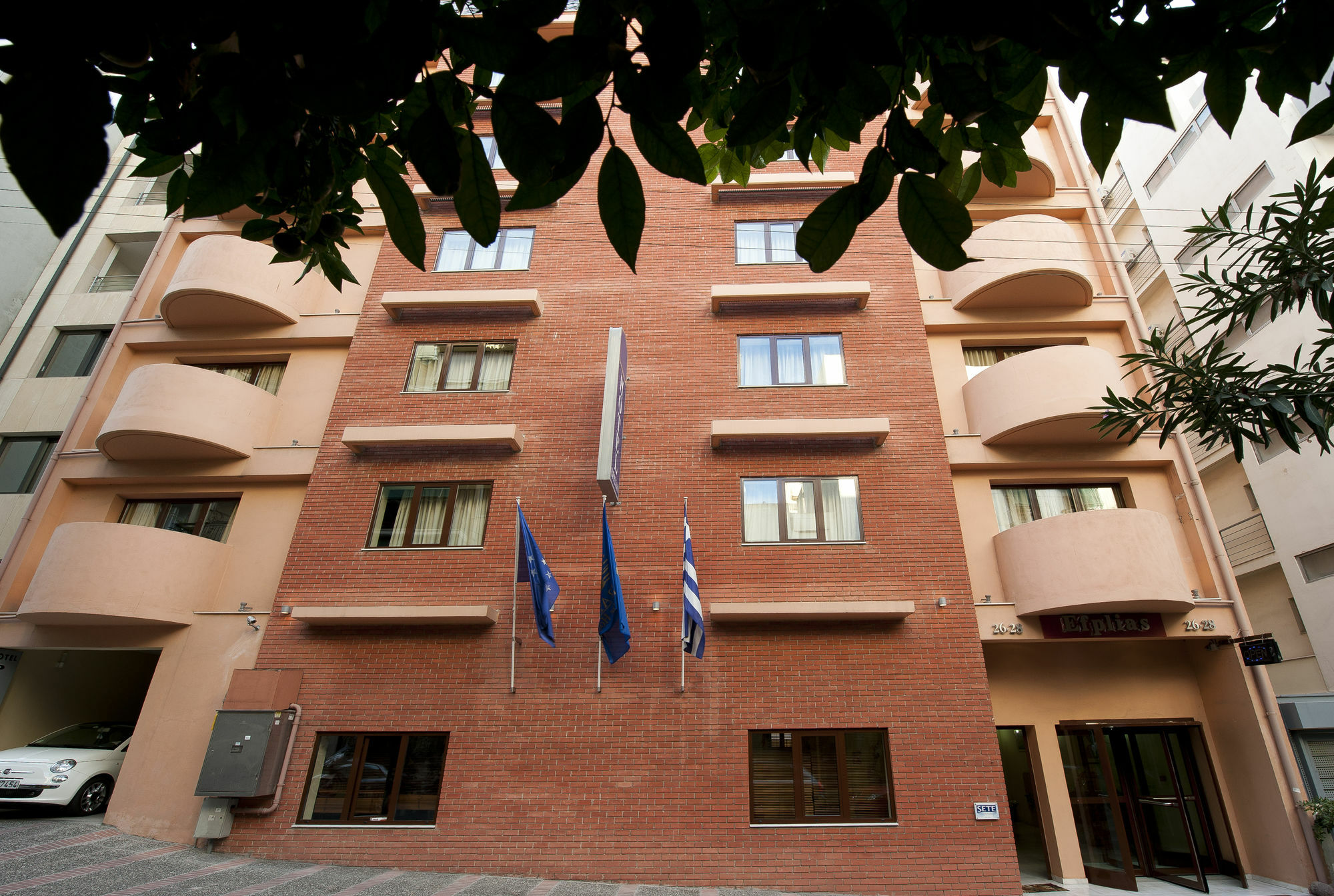 Efplias Hotel Apartments Pireo Esterno foto