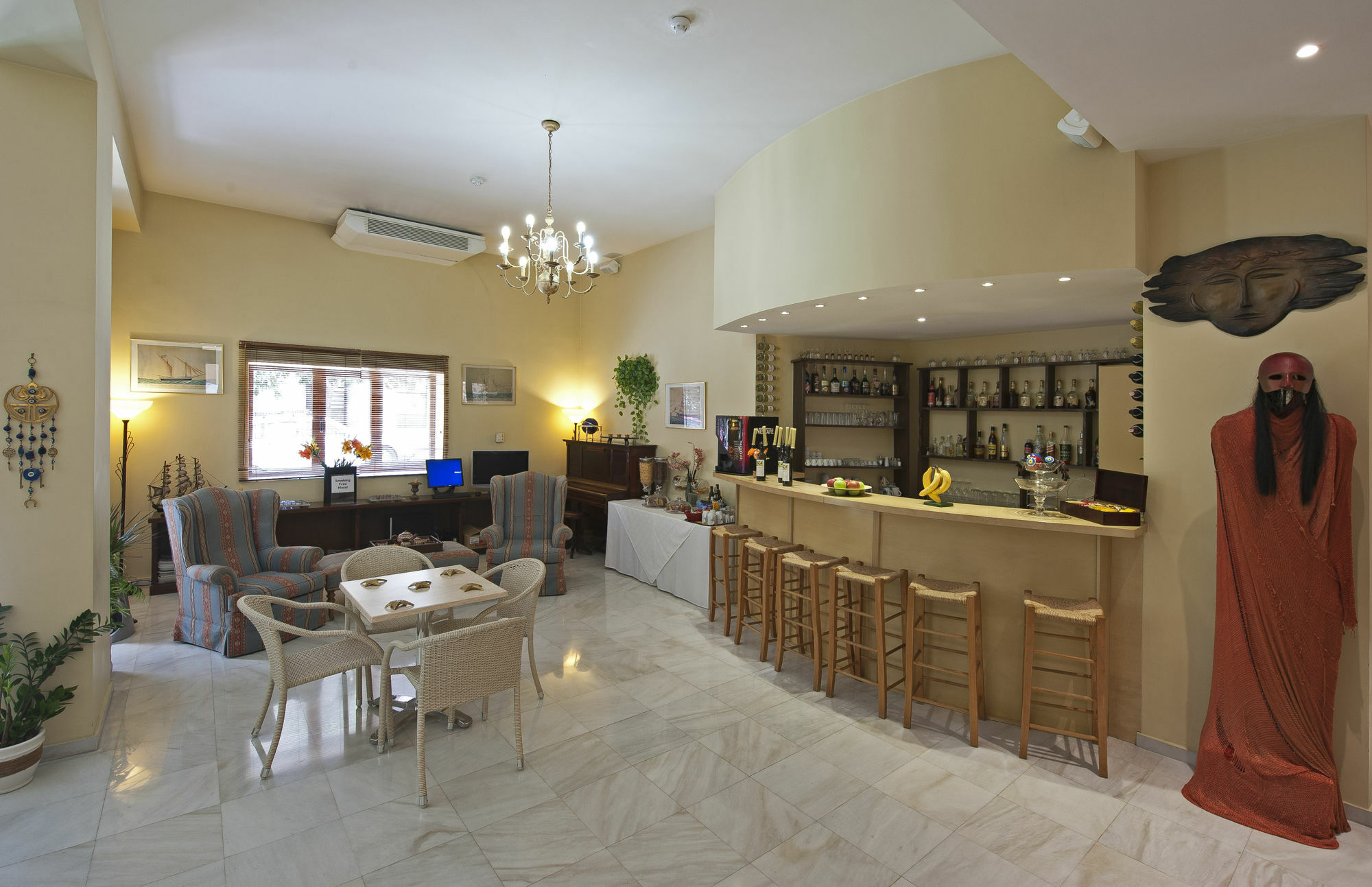 Efplias Hotel Apartments Pireo Esterno foto