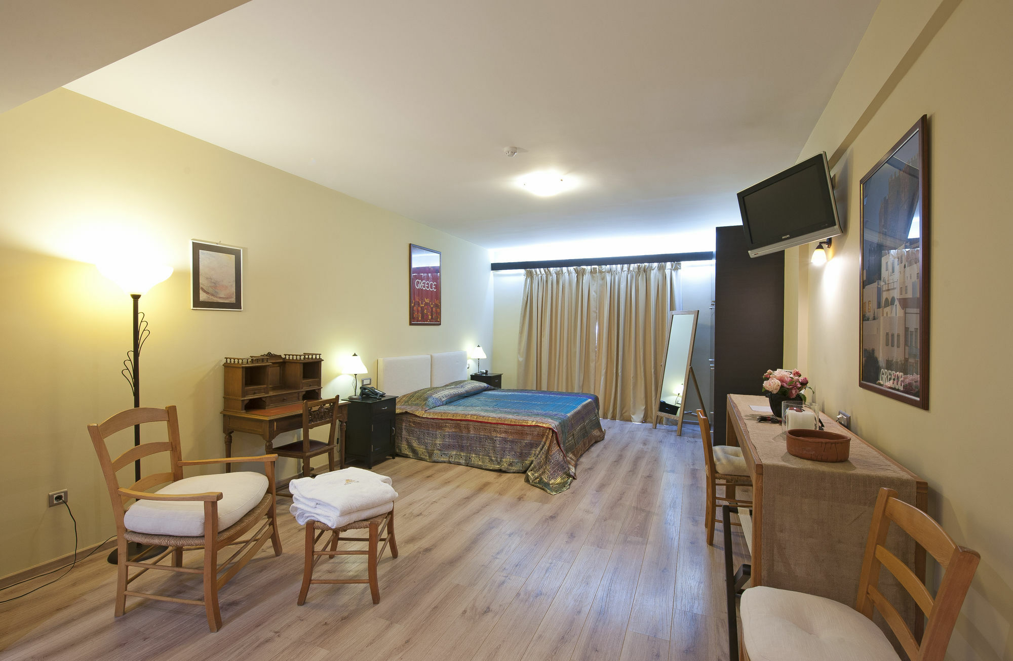 Efplias Hotel Apartments Pireo Esterno foto