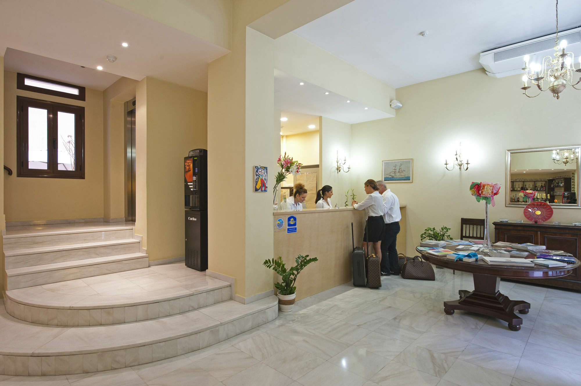 Efplias Hotel Apartments Pireo Esterno foto