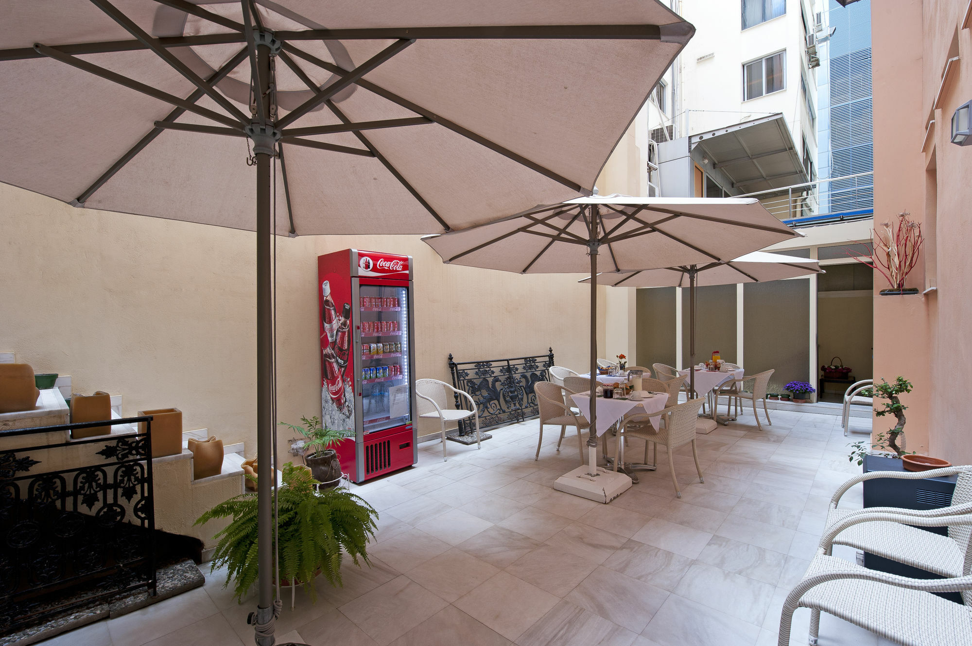 Efplias Hotel Apartments Pireo Esterno foto